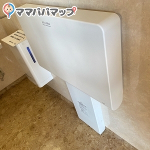 あかのれん富士厚原店の授乳室・おむつ替え台の写真(1枚目)