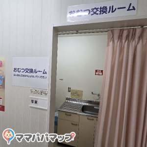 イオン金沢シーサイド店(2F)の授乳室・おむつ替え台の写真(3枚目)