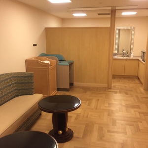 ディズニーアンバサダーホテル(2階 プール入口)の授乳室・オムツ替え台情報 画像4