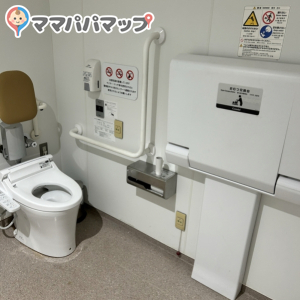 DAISO 練馬駅前(1F)のオムツ替え台情報 画像2