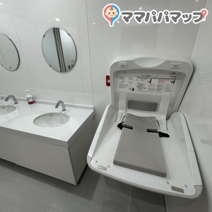 渋谷区役所前駐車場(B2)のオムツ替え台情報 画像1