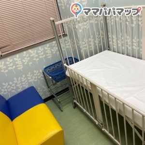 ベビーベットもあります。広さはベビーカー1台分ほどです。