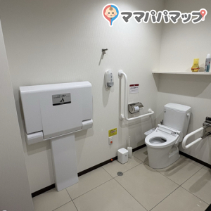 クスリのアオキ 本堅田店のオムツ替え台情報 画像3