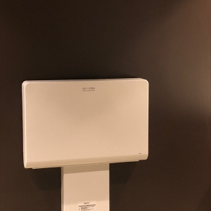 女子トイレ内オムツ台
