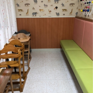 離乳食コーナー、椅子が多くて便利です