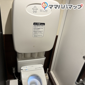 コメダ珈琲　新宿三丁目店(2F)のオムツ替え台情報 画像1