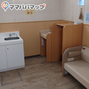 新宿中央公園　ちびっこ休憩室(1F)の授乳室・オムツ替え台情報 画像3