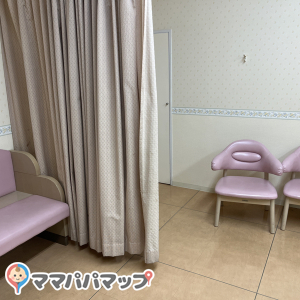トキハインダストリー佐伯店(2F)の授乳室・おむつ替え台の写真(2枚目)