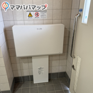 一の谷公園 弓道場横多目的トイレの授乳室・おむつ替え台の写真(1枚目)