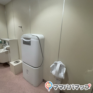 2F多目的トイレ内