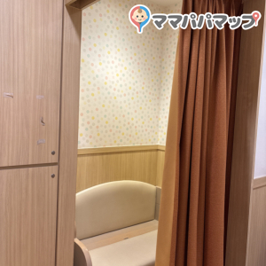 カーテンが閉まる個室3ヶ所