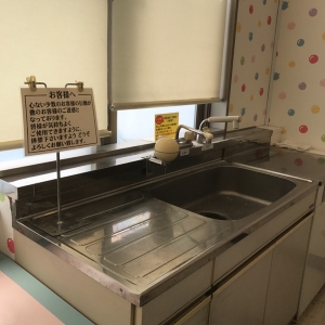 粉ミルク用のお湯が出ます。