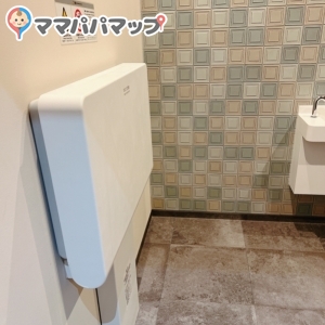 さかい珈琲　武蔵小山店のオムツ替え台情報 画像1