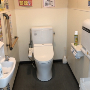 ウォンツ　三篠店(1F)のオムツ替え台情報 画像1