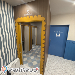 御殿場プレミアム・アウトレット(Starbucks前)の授乳室・オムツ替え台情報 画像4