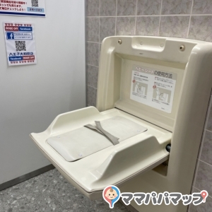 ハードオフ八王子大和田店（2階女子トイレ）(2F)のオムツ替え台情報 画像1