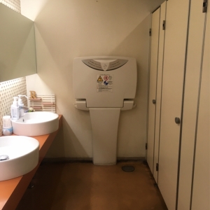 からふね屋珈琲店 三条本店(2F)の授乳室・おむつ替え台の写真(2枚目)