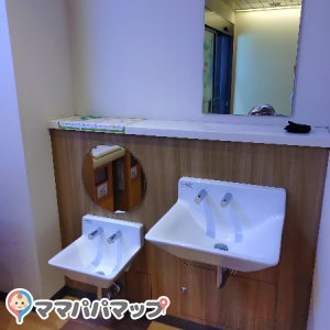 上野駅改札内ベビー休憩室(3F)の授乳室・おむつ替え台の写真(4枚目)