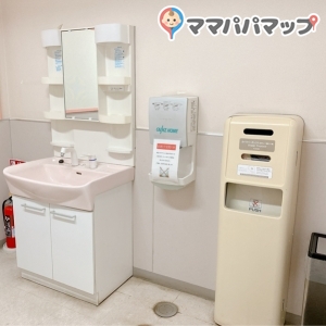 カインズホーム 館山店(1F)の授乳室・おむつ替え台の写真(3枚目)