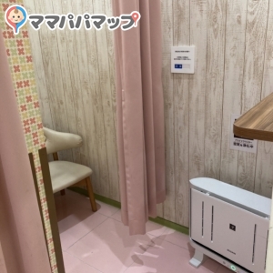 空気清浄機があり、大きめのベビーカーだと通りづらいかもしれません。