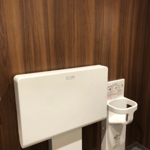 改札内多目的トイレ