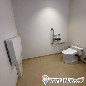 オートバックスのオムツ替え台情報 画像1