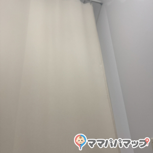 カーテンの幅が短くて隙間ができる。端だから見えないが、気持ち的にはなんか落ち着かない。施設自体はまだ新しいこともあり綺麗。