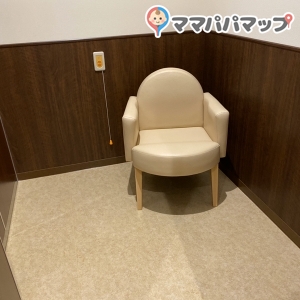 授乳スペース個室内　椅子1台のみ