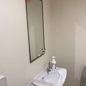 トヨタカローラ苫小牧㈱ とまこまい店(1F)の授乳室・おむつ替え台の写真(4枚目)
