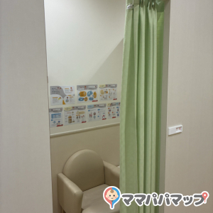 イオンモール筑紫野（ベビザラス内）(3F)の授乳室・おむつ替え台の写真(2枚目)