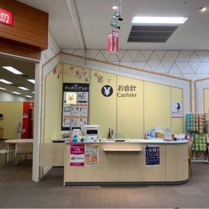 入り口横にある会計レジの脇に電子レンジが置いてありました。