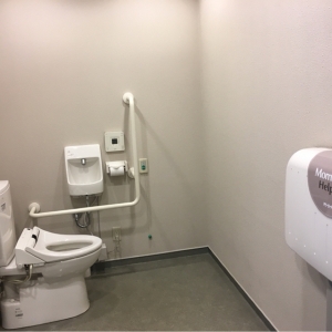 浄土真宗東本願寺派 本山東本願寺(1F)のオムツ替え台情報 画像2