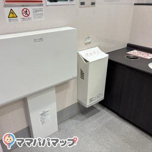 ヤマダデンキ テックランド松江学園南店のオムツ替え台情報 画像1