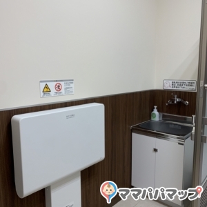 しまむらさいたま新都心店(1F)の授乳室・おむつ替え台の写真(2枚目)