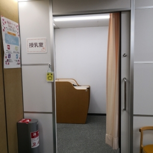 金沢市立　玉川図書館(2F)の授乳室・オムツ替え台情報 画像3