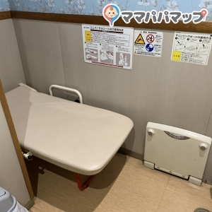 スーパーオートバックス 小山のオムツ替え台情報 画像2