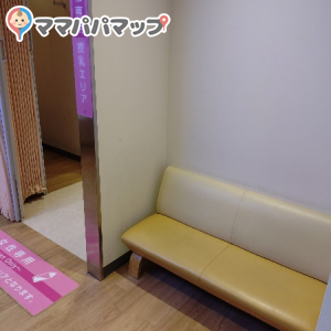 上野駅改札内ベビー休憩室(3F)の授乳室・おむつ替え台の写真(2枚目)