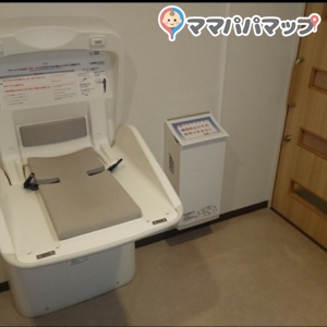 川崎市立学校教職員互助会館とどろき(2F)のオムツ替え台情報 画像1