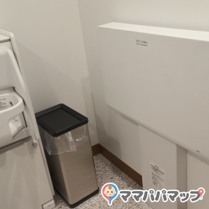 オムツ替え台