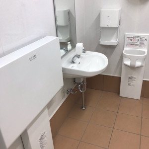 スギ薬局 平手店(1F)のオムツ替え台情報 画像1