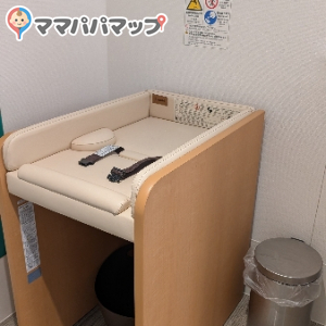 日本医科大学武蔵小杉病院2F女性診療科外来奥(2F)のオムツ替え台情報 画像1