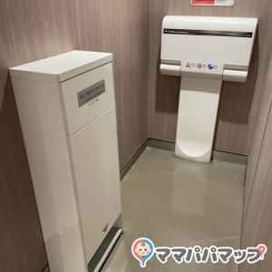 MONA新浦安(3F)のオムツ替え台情報 画像1
