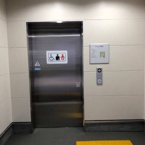 東武東上線 下板橋駅 ( 改札内 池袋方面行きホーム )のオムツ替え台情報 画像1