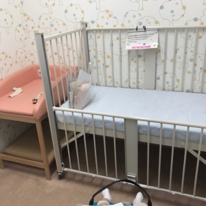 外来診察エリアのオムツ交換室