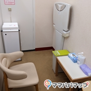 京都駅前地下街ポルタ(北側の案内所内　赤ちゃん休憩所)の授乳室・オムツ替え台情報 画像1