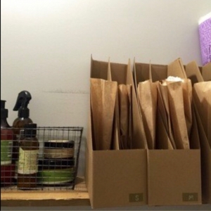 消毒液や、オムツ各サイズトイレ内に用意されています。