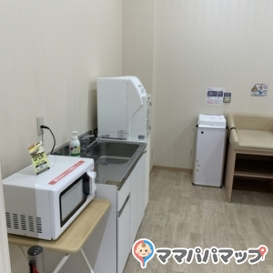 離乳食温めの電子レンジ（2Fみんなのトイレ授乳室）