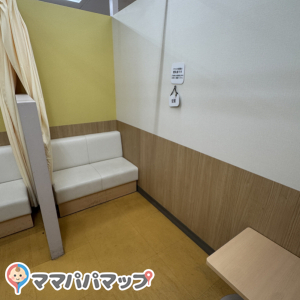 西友三軒茶屋店(2F)の授乳室・おむつ替え台の写真(2枚目)