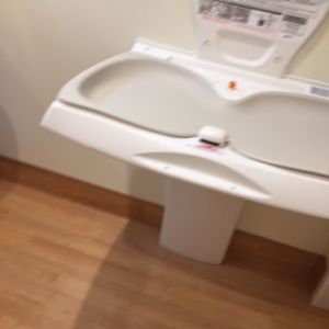 ちかつクリニックのオムツ替え台情報 画像3