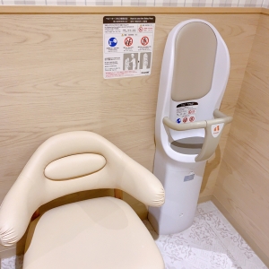 子供用の椅子も1台だけあります。